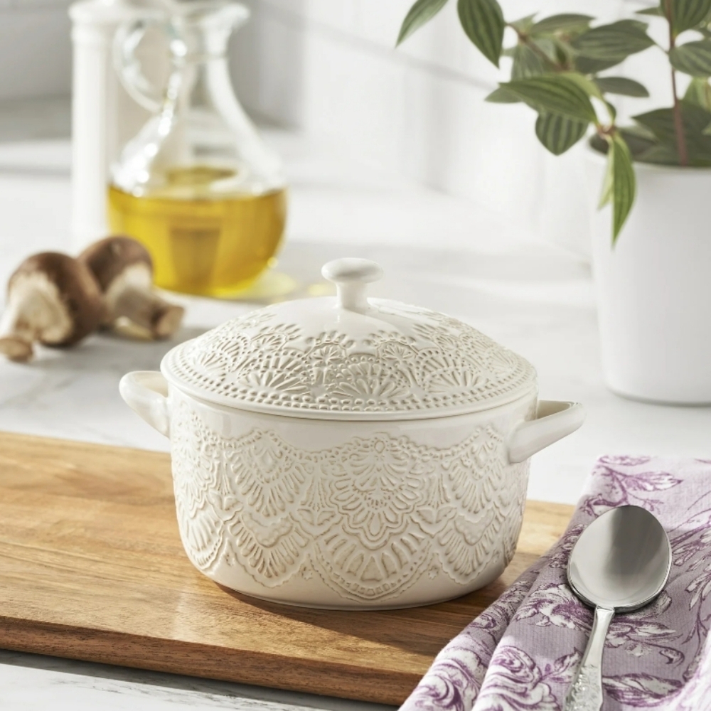 💕 The Pioneer Woman Vintage Lace Linen Embossed Casserole Baking Dish With Lid